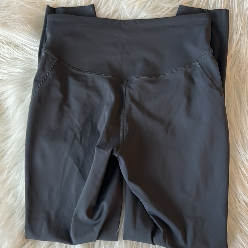 Lululemon base pace leggings 25” size 6 - Picture 4 of 6